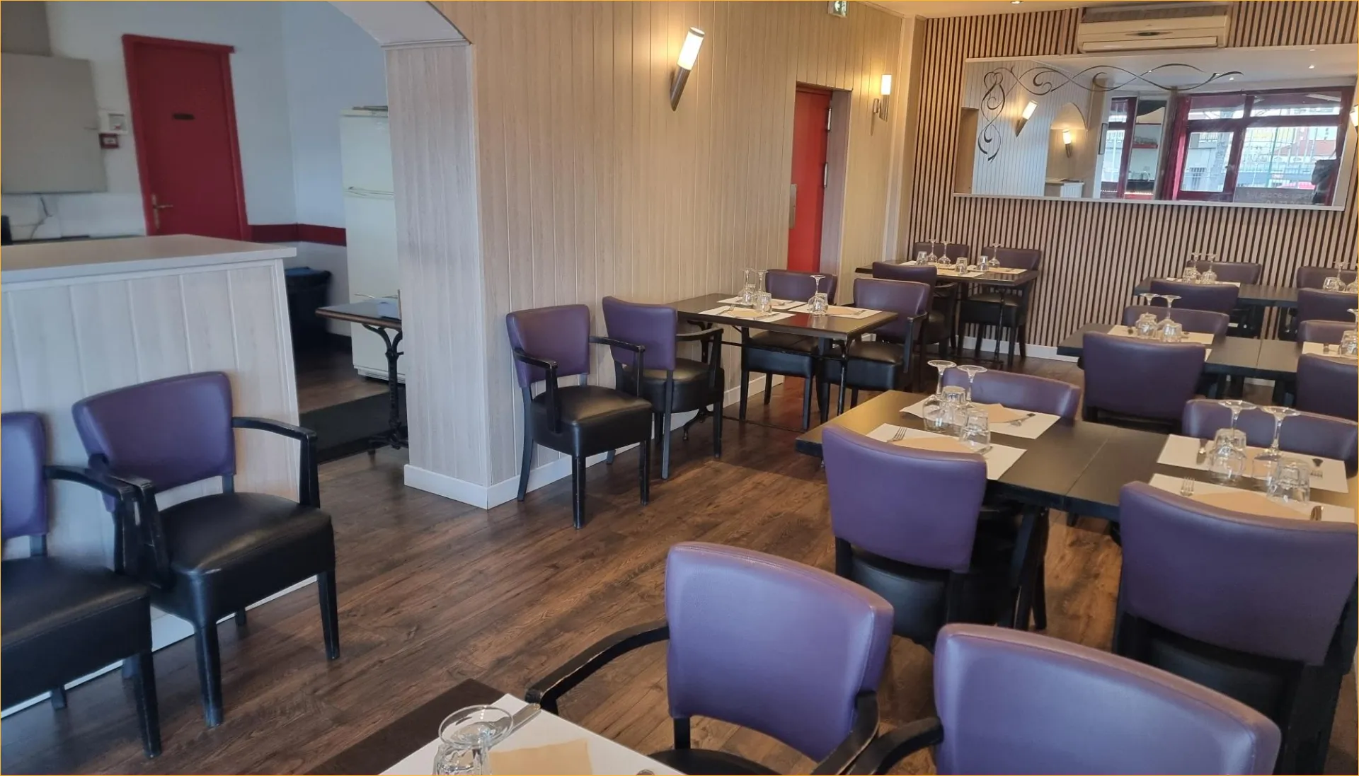 Intérieur du restaurant indien "Le Maharaja"